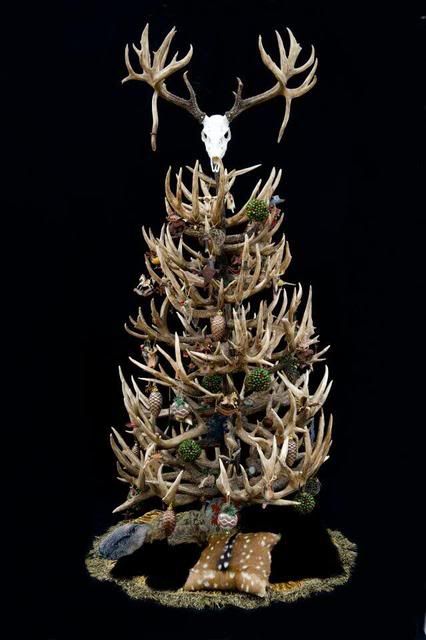 Deer Antler Christmas Tree, Deer Antler Tree, Deer Horn Ideas, Skull Christmas Tree, Deer Antler Wreath, Western Christmas Decorations, Antler Christmas Tree, Antler Tree, Antler Ideas