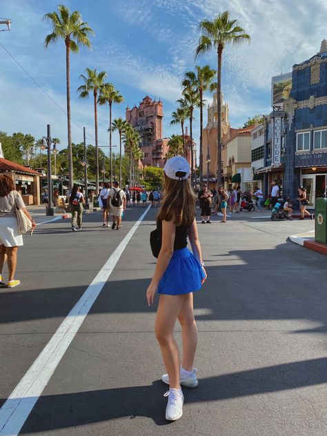 #hollywoodstudios #disney #disneyworld #picinspo #inspo #outfitinspo #aesthetic Disney Inspo Pics, Hollywood Studios Outfit Ideas, Aesthetic Athletic, Disney Fits, Disney Photo Ideas, Miami Orlando, Disney World Pictures, Sunset Blvd, Disney Orlando