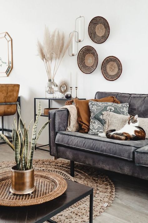 Ask Maria: What if I Don’t Like the Grey Flooring That’s Everywhere? Grey Floors, Italian Living Room, Lots Of Plants, Grey Floor, Interior Design Per La Casa, Living Room Styles, Stil Industrial, Grey Flooring, Design Del Prodotto