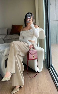 Dress And Sneakers Outfit, Outfits Sommer, Outfit Elegantes, Dressing Tips, Downtown Outfits, Effortless Outfit, Elegant Dresses Classy, Ootd Ideas, Pantsuits For Women