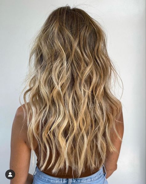 Blond Beachy Hair, Beachy Textured Hair, Beach Bleached Hair, Surf Highlights Beach Hair, Beach Babe Blonde Hair, Brown Hair With Highlights Beachy, Beach Dirty Blonde Hair, Blonde Beach Highlights, Beach Blonde Hair Color Ideas