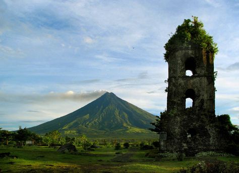 Take a look at this horrible, highly misshapen volcano. | 28 Reasons You Should Absolutely Never Visit The Philippines Anyong Lupa, Mayon Volcano, Legazpi City, Philippines Tourism, Visit Philippines, Nature Tourism, Philippines Travel, Tourist Spots, Incredible Places