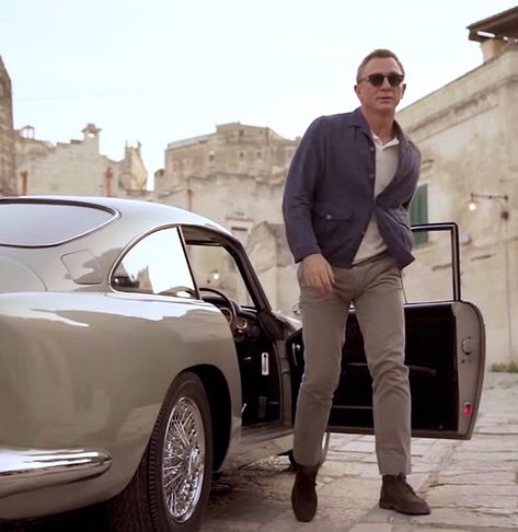 Bruce Wayne Style, 007 Aesthetic, James Bond Outfits, Daniel Craig Style, Bond Outfits, Men Wardrobe, Bond Style, James Bond Cars, James Bond Style