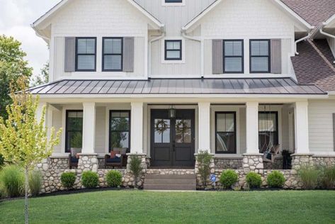 Modern craftsman home in Indiana with farmhouse-chic accents Modern Craftsman Style Homes, Craftsman House Exterior, Modern Craftsman Home, Craftsman Home Exterior, Metal Roof Houses, Dark Window, Craftsman Farmhouse, Craftsman Exterior, Modern Craftsman