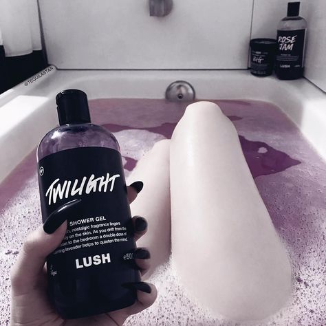 Lush Bath, Lush Products, Take A Bath, Lush Cosmetics, Top Skin Care Products, Dry Skin Care, Moisturizing Body Wash, Like Crazy, Better Skin