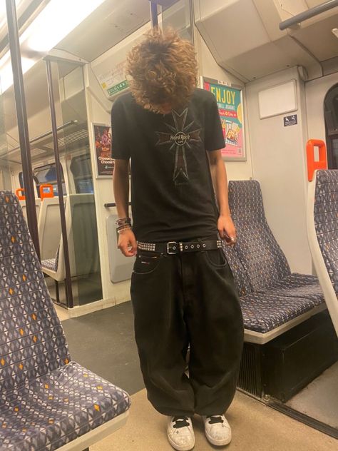 Cybergrunge Outfit Men, Drainer Core Outfits, Y2k Grunge Outfits Men, Male Manipulator Outfits, Drainer Style, Emo Fashion Men, Y2k Streetwear Men, Y2k Guys, Mens Y2k Fashion