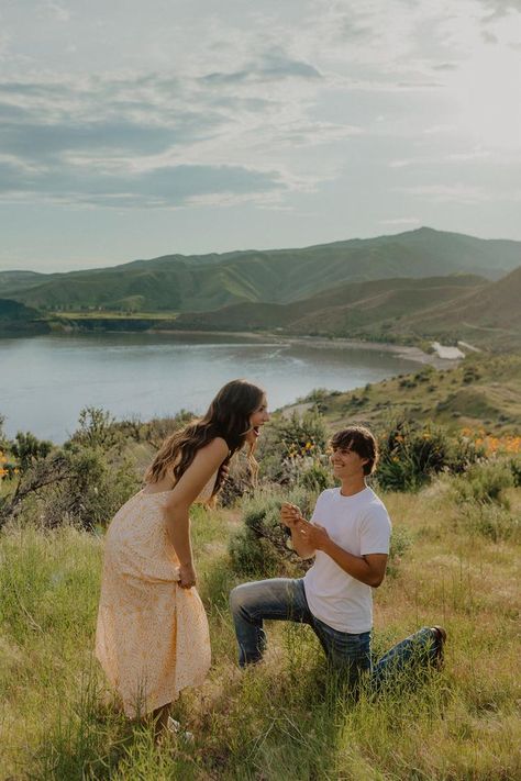 boise-idaho-spring-lake-proposal-kiara-zach-30 Vacation Proposal Ideas, Outdoorsy Proposals, Cute Engagement Ideas Proposals, Country Wedding Proposals, Hidden Photographer Proposal, Aesthetic Proposal Ideas, Colorado Proposal Ideas, Proposal Ideas Mountains, Proposal Ideas Nature