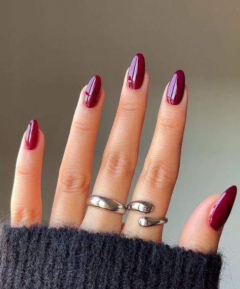 December Nails December Nails Ideas, Vampire Nails, December Nails, Holiday Nails Christmas, Holiday Nail Designs, Classy Nail Designs, Cat Eye Nails, Trendy Nail Art, Festival Nails