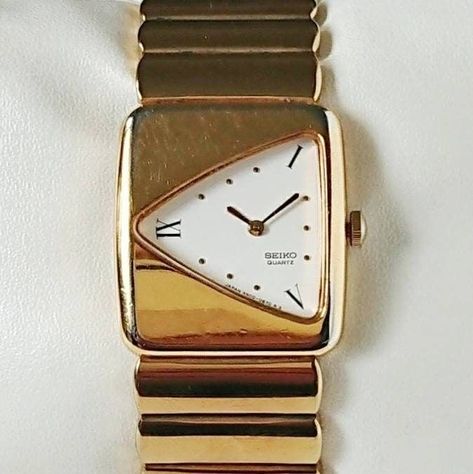 Vintage Seiko Watches, Seiko Gold, Visual Gallery, Style Parisienne, Vintage Timepiece, Dope Jewelry, Jewelry Lookbook, Unusual Design, Mode Inspo