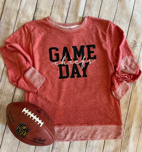 Chiefs Game Day, Homemade T Shirts, Go Chiefs, Raiders Shirt, Chiefs Game, School Spirit Shirts, Cheer Shirts, Vinyl Shirts, Game Day Shirts