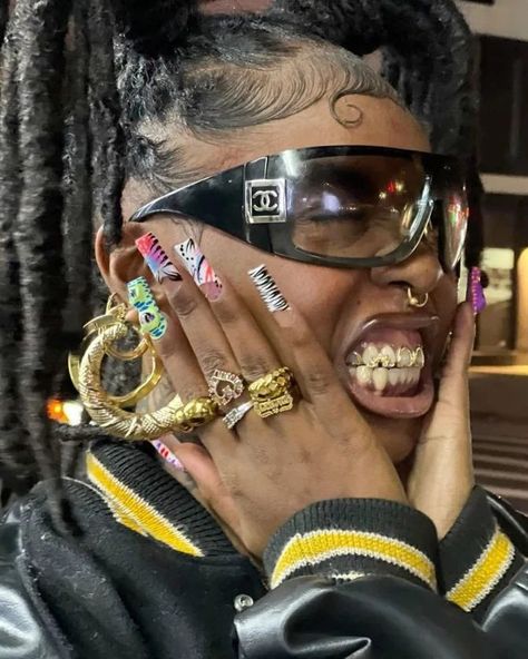 Maximalist Outfits Black Woman, Maximalist Jewelry, College Jacket, Chanel Glasses, Streetwear Jewelry, Dope Jewelry Accessories, Dream Aesthetic, Casual Jewelry, Girly Accessories