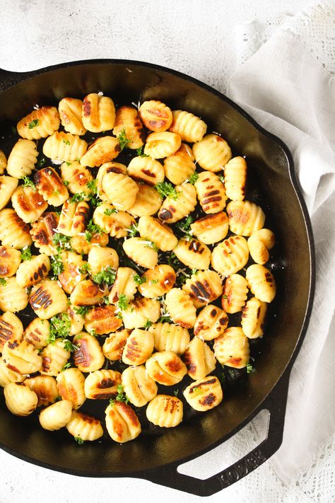 Fried Gnocchi, Pan Fried Gnocchi, Gnocchi Pesto, How To Cook Gnocchi, Gnocchi Recipe, Side Dishes For Chicken, Sweet Potato Gnocchi, Potato Pasta, Dried Potatoes