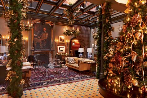 Holidays in Aspen Snowmass: Christmas, New Year's and More! Aspen Christmas, Aspen Snowmass, Aspen Mountain, Gorgeous Fireplaces, Best Ski Resorts, Holiday Floral, Dinner Themes, Hotel Guest, Luxury Holidays