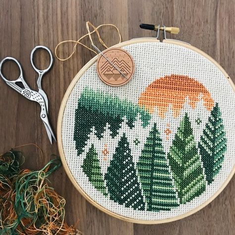 Idea Generation, Cross Stitch Beginner, Coop Design, Boreal Forest, Simple Cross Stitch, Modern Cross, Stitching Art, A Cross, Modern Cross Stitch