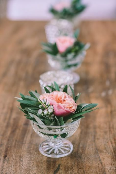 Small Flower Centerpieces, Unique Wedding Centerpieces, Small Flower Arrangements, Mediterranean Wedding, Small Centerpieces, Diy Wedding Flowers, Wedding Flower Arrangements, Wedding Table Centerpieces, Table Flowers