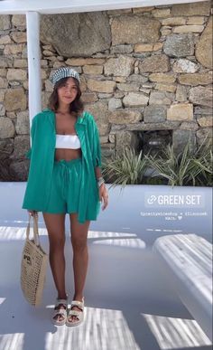 Abroad Holiday Outfits, California Beach Outfit Summer, Holiday Outfits Summer Size 12, Benidorm Outfit Ideas, Holiday Outfits Summer Daytime, Nice Beach Outfit, Holiday Outfits Evening, Beach Town Outfit Casual, Holidays Outfits Summer