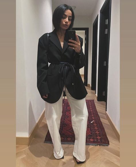 Cut the C O R D Loving me a cord belt at the moment- as seen at the likes of Proenza Schouler 😍 Found a high street version at… | Instagram Belted Blazer Outfit, Cord Belt, Amrita Singh, Instagram B, Fashion Aesthetics, Mode Ootd, Evening Outfits, Mode Streetwear, Fall Fashion Outfits