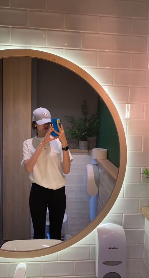 #photos #mirror #mirrorselfies #me #love Bathroom Mirror Selfie, Bathroom Goals, Lighted Bathroom Mirror, Photography Poses, Palace, Bathroom Mirror, Mirror Selfie, Mirror, Interior Design