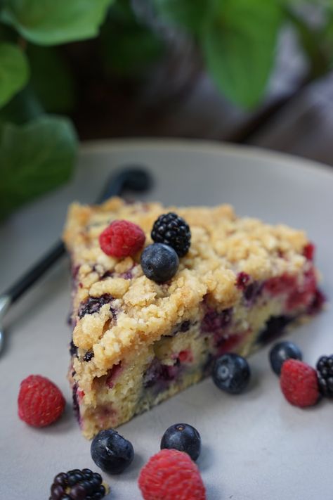 Mixed Berry Buckle - My Story in Recipes Mixed Berry Buckle Cooks Country, Fresh Mixed Berry Recipes, Leftover Berry Recipes, Mixed Berry Recipes Desserts, Recipes Using Frozen Mixed Berries, Frozen Mixed Fruit Recipes Desserts, Mixed Fruit Recipes Baking, Mixed Berry Cake Recipe, Berry Breakfast Recipes