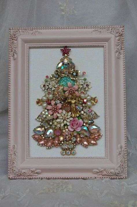 I may have to give this a try with some of my grandmother's old costume sparklies Shabby Chic Weihnachten, Chic Christmas Decor, Old Jewelry Crafts, Costume Jewelry Crafts, Jeweled Christmas Trees, Shabby Chic Jewelry, Jewelry Frames, Jeweled Christmas, Jewelry Christmas Tree