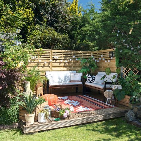 Small garden ideas to make the most of your outdoor space Small Garden Corner, Child Friendly Garden, Terrace Garden Ideas, Garden Seating Area, Garden Nook, Small Courtyard Gardens, Small Patio Garden, To Try, Corner Garden