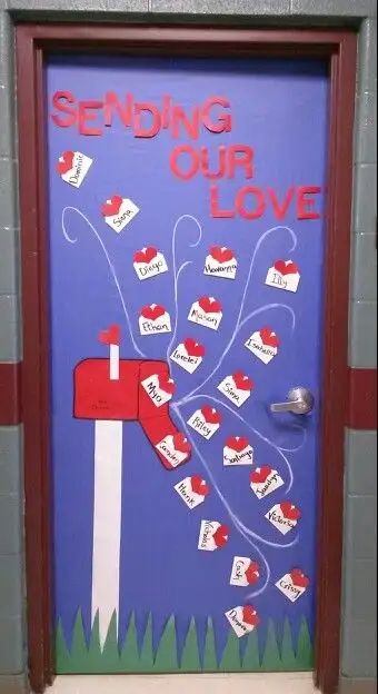 Valentine Doors For Preschool, Valentines Theme Bulletin Board, February School Door Ideas, Valentine School Door Ideas, February Preschool Door Ideas, Valentines Boards Bulletin For School, Valentine's Bulletin Board Ideas, Valentine Classroom Door Ideas, Valentines School Door