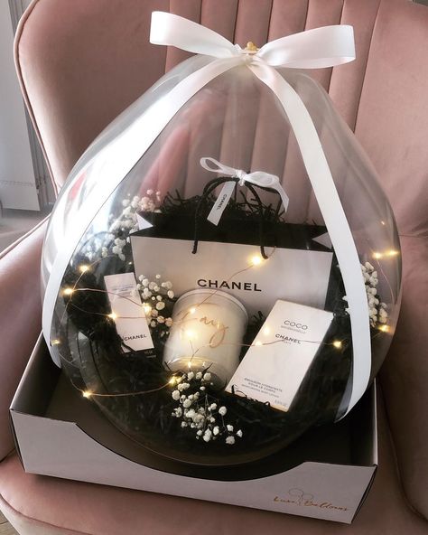 Luxe Balloons on Instagram: “‘Don’t be like the rest of them, darling.’ - Coco Chanel” Gifts In A Balloon, Gift In Balloon, Balloon Gift Basket, Chanel Gifts, Stuffed Balloons, Clear Balloon, Luxury Gift Basket, Balloon Gifts, Balloon Business