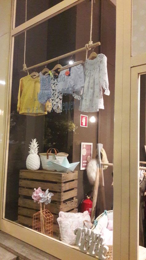 Children Boutique Display, Baby Boutique Display, Kids Store Display, Baby Store Display, Kids Clothing Store Design, Boutique Store Displays, Store Shelves Design, Craft Market Display, Clothing Store Displays