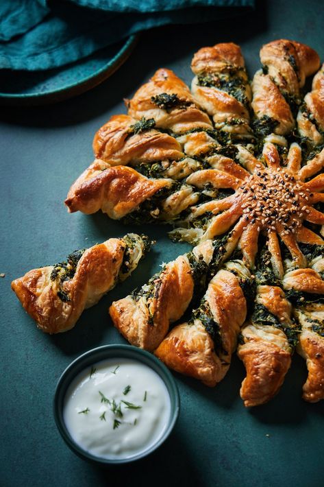 Sunshine Pie, French Appetizers, Spinach Pie, Garlic Herb Butter, Brunch Table, Greek Flavors, Pastry Pie, Quick Bread Recipes, Spinach And Feta