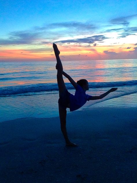 Needle on the beach Beach Gymnastics, Gymnastics Wallpaper, Dynamic Wallpaper, Dance Store, Dance Gear, Best Wallpaper Hd, Take For Granted, Best Wallpaper, Wallpaper Collection