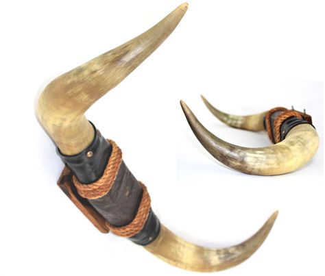 Vintage Western Decor / Mounted Bull Horn / Ranch House Decor Bull Horns Decor, Cow Horns Decor, Bull Decor, Hotrod Interior, Horn Decor, House Decor Vintage, Vintage Western Decor, Tattoo Studio Interior, Antler Ideas