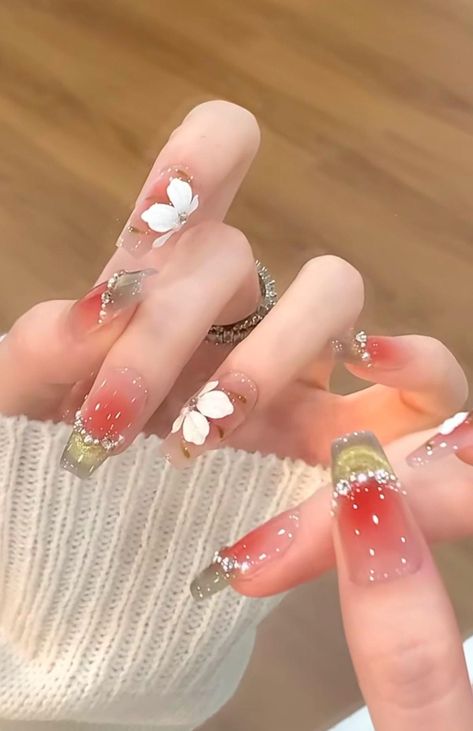 These press on nails are all well-made, high-quality and reusable. All nails are handmade and designed by an experienced nail artist. And each set is made to order. Glitter Blush, Nails Beautiful, Blush Nails, Nails Almond, Nail Games, Nail Art Diy, Blossom Flower, Nail Artist, Almond Nails