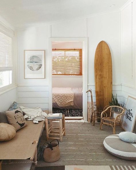 #SurfShacks vibes, right at home with @kawaiian_lion (at Western Australia) Deco Surf, Exterior Modern, Surf House, Surf Shack, Coastal Living Rooms, Beach Shack, Beach Cottage Decor, Beach House Interior, Beach Cottage Style