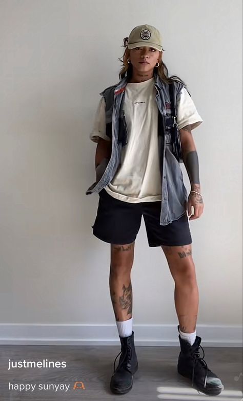 Masc Lesbian Outfits Holiday, Casual Layered Outfits Spring, Masculine Festival Outfit Women, Enby Style Summer, Masculine Concert Outfits, Femine Masculine Fashion, Masc Brunch Outfit, Androgynous Beach Outfits, Masc Women Aesthetic Street Styles