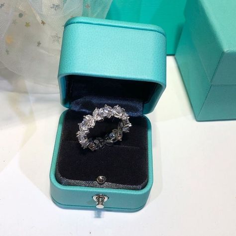 Tiffany Ring, قلادات متدلية, Tiffany Rings, Tiffany And Co Jewelry, Cute Engagement Rings, Louis Vuitton Gucci, Expensive Jewelry Luxury, Future Engagement Rings, Jewelry Fashion Trends