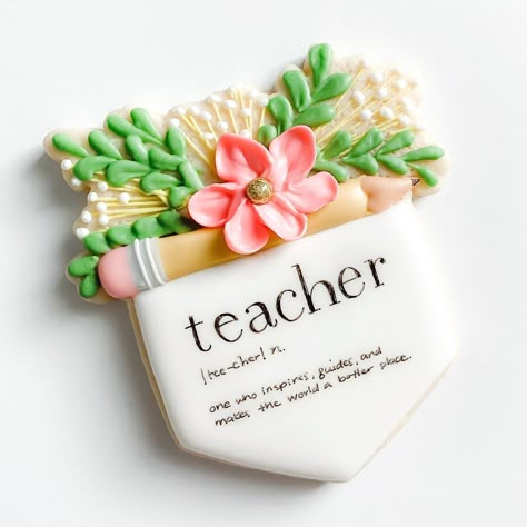 Griselda | Cookie Artist on Instagram: “Happy Teacher Appreciation Week! With a special shout-out to all my fellow cookiers that are teachers 💕 ✏️🌸 #teacherappreciationcookies…” Mouse Deserts, Happy Teacher Appreciation Week, Teacher Cookies, Appreciation Cookies, Fall Decorated Cookies, Special Cookies, Teacher Cakes, Teacher Wedding, Royal Iced Cookies