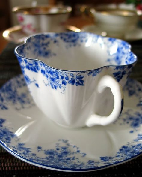 dainty blue Pretty Tea Cups, Cuppa Tea, Keramik Design, Teapots And Cups, Blue And White China, China Tea Cups, My Cup Of Tea, China Cups, Chocolate Pots