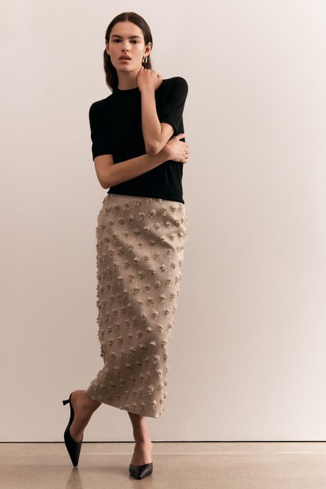 Lafayette 148 Pre-Fall 2024 Collection | Vogue Transitional Outfits, Fall 2024 Fashion, Evening Style, 2024 Fashion Trends, Sleeveless Shift Dress, Vogue Runway, 2024 Fashion, Work Outfits Women, 2024 Collection