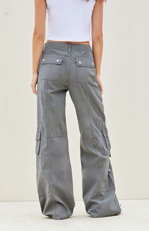 Get ready to conquer the day in style with the Dark Gray Low Rise Baggy Flare Cargo Pants from PacSun, boasting a trendy low-rise waist and practical cargo side pockets. With a paneled body and relaxed baggy fit, these flare pants offer both comfort and a fashion-forward edge for any occasion. Low Risecargo Pants, Low Waisted Pants Outfit, Low Rise Cargo Pants Outfit, Gray Cargo Pants Outfit, Low Rise Cargos, Baggy Pants Aesthetic, Flare Cargo Pants, Low Rise Cargo Pants, Low Waisted Pants