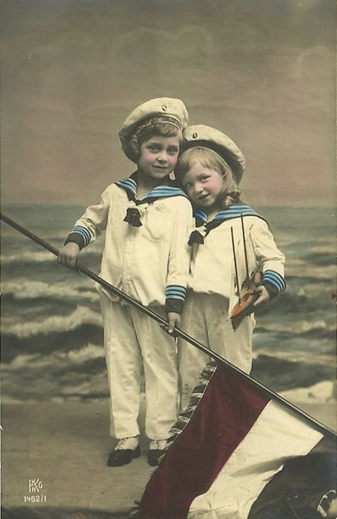 Sailor Aesthetic, Vintage Beach Photos, Vintage Children Photos, Nautical Inspiration, Vintage Sailor, Foto Vintage, Vintage Studio, Photo Vintage, Photo Postcards