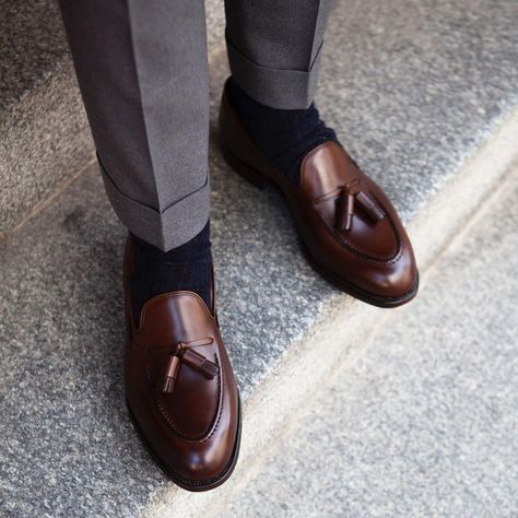 Luxury Gentleman's Moccasins For Workwear, Masculine Brown Loafers With Round Toe, Luxury Classic Brown Loafers, Crockett And Jones Loafers, Luxury Brogue-detailed Calf Leather Loafers, Tassel Shoes, Der Gentleman, Gentleman Shoes, Hand Stitch