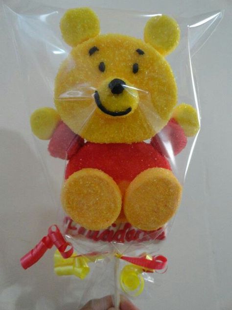 Winnie pooh Winnie The Pooh Marshmallow Pops, Marshmallow Sweets, Decorated Marshmallows, Rose Cake Pops, Apple Cake Pops, Marshmallow Flowers, Candy Kabobs, Pretty Candy, Cute Marshmallows