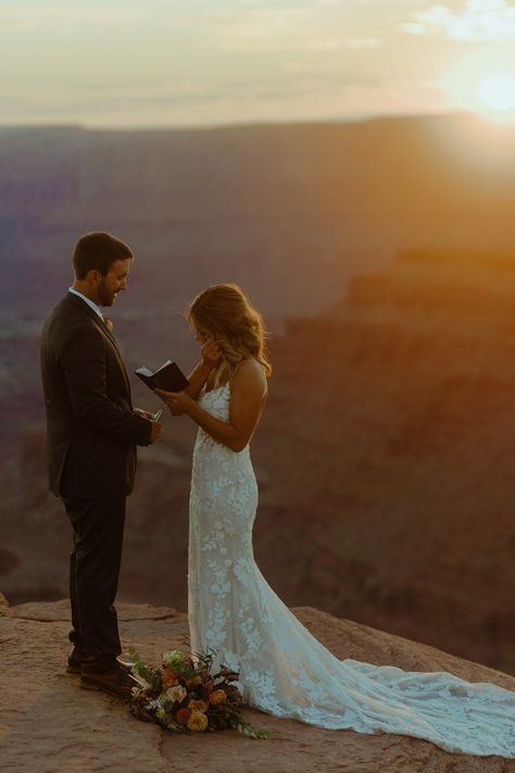 Moab Wedding Photography, Desert Wedding Inspiration, Colorado Elopement Dress, Southern Utah Wedding, Elopement Cake Photos, Moab Utah Wedding, Elopement Mood Board, Utah Elopement Locations, Moab Utah Elopement