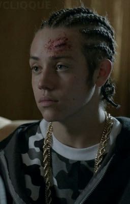 White Boy Carl, Carl Shameless, Shameless Scenes, Shameless Characters, Shameless Tv Show, Carl Gallagher, Ian And Mickey, Cameron Monaghan, White Boys