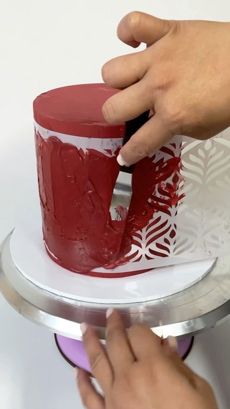 januarys_cakes on Instagram: Easy design to glam up your cake designs! Make sure your cake is chilled and then use stencil, add edible gold accents and fancy silk… Edible Gold, Easy Design, Buttercream Cake, Cream Cake, Cake Designs, Gold Accents, Make Sure, Butter Cream, Simple Designs