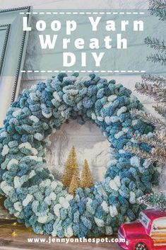 Yarn Wreath Diy, Loop Yarn Wreath, Christmas Yarn Wreaths, Yarn Wreaths, Loopy Yarn, Easy Diy Wreaths, Christmas Yarn, Christmas Mesh Wreaths, Yarn Wreath