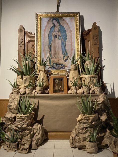 Our Lady Of Guadalupe Altar Decorations, Virgin Mary Altar Decoration, Altar Para La Virgen Ideas, Guadalupe Altar, Lent Decorations For Church, Catholic Saints Prayers, Home Altar Catholic, Church Altar Decorations, Prayer Garden