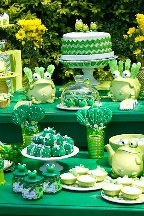 Throw an epic Leap Day birthday party that will last the next four years with a hoppy frog-themed bash! Frog Table, Princess And The Frog Party, Pond Party, Frog Party Ideas, Frog Baby Showers, Frog Birthday Party, Leap Year Birthday, Frog Party, Frog Birthday