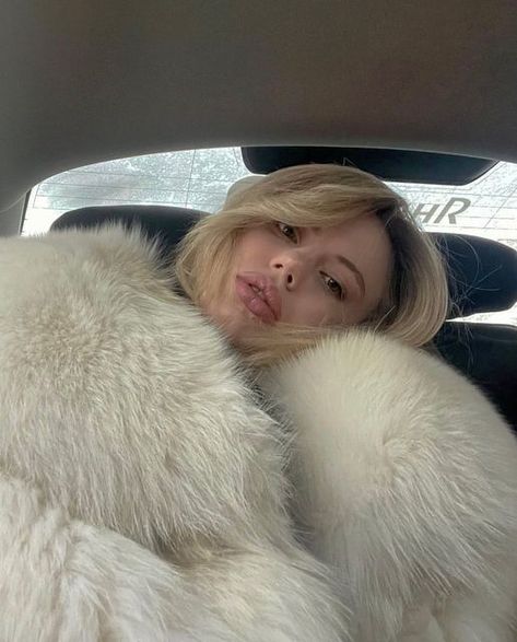 White Fluffy Coat, Woman In Car, Fur Outfit, Girls Fur Coat, Fabulous Fox, Fox Fur Vest, Fluffy Coat, Fabulous Furs, Fur Coat Vintage