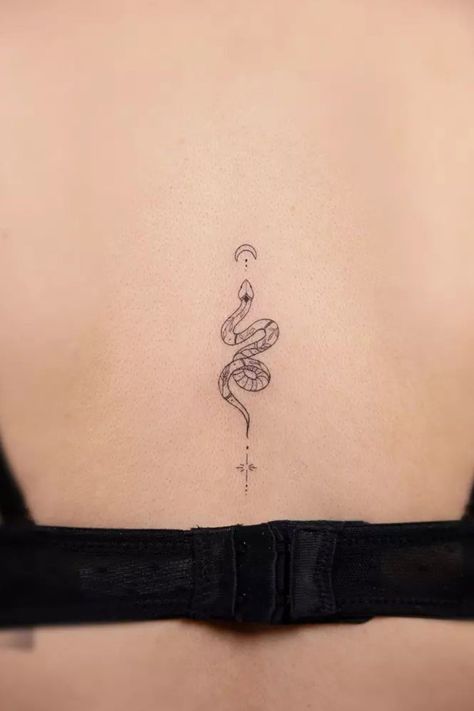 Exceptional Snake Tattoo Ideas for Daring and Confident Folks ★ Back Tattoo Snake, Hand Written Tattoos, Tato Mata, Owl Eye Tattoo, Realistic Heart Tattoo, Snake Tattoo Meaning, Back Tattoo Women Spine, Small Snake Tattoo, Tato Paha